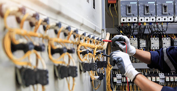 Professional Electrician technician working in Wood River, IL